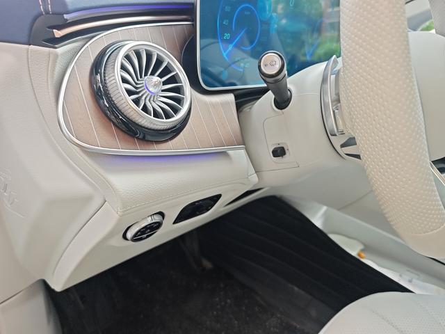 Mercedes-Benz EQE 2025 thumb 12