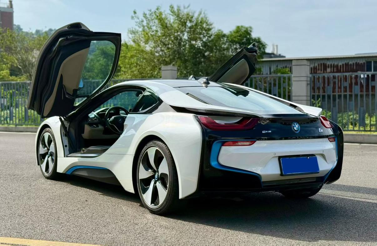 BMW i8 2014 thumb 2