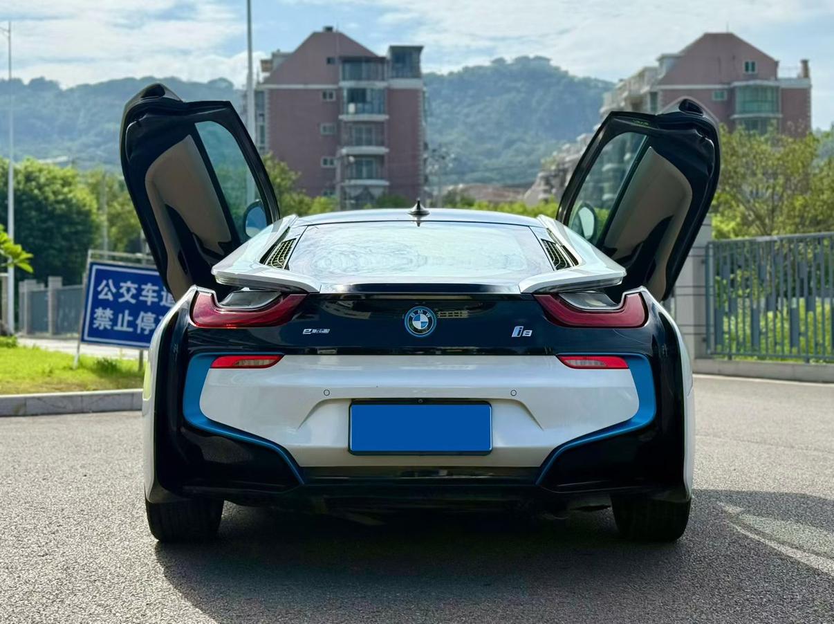 BMW i8 2014 thumb 3