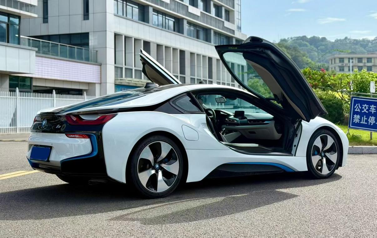 BMW i8 2014 thumb 4