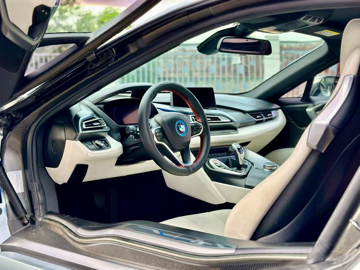 BMW i8 2014 thumb 5