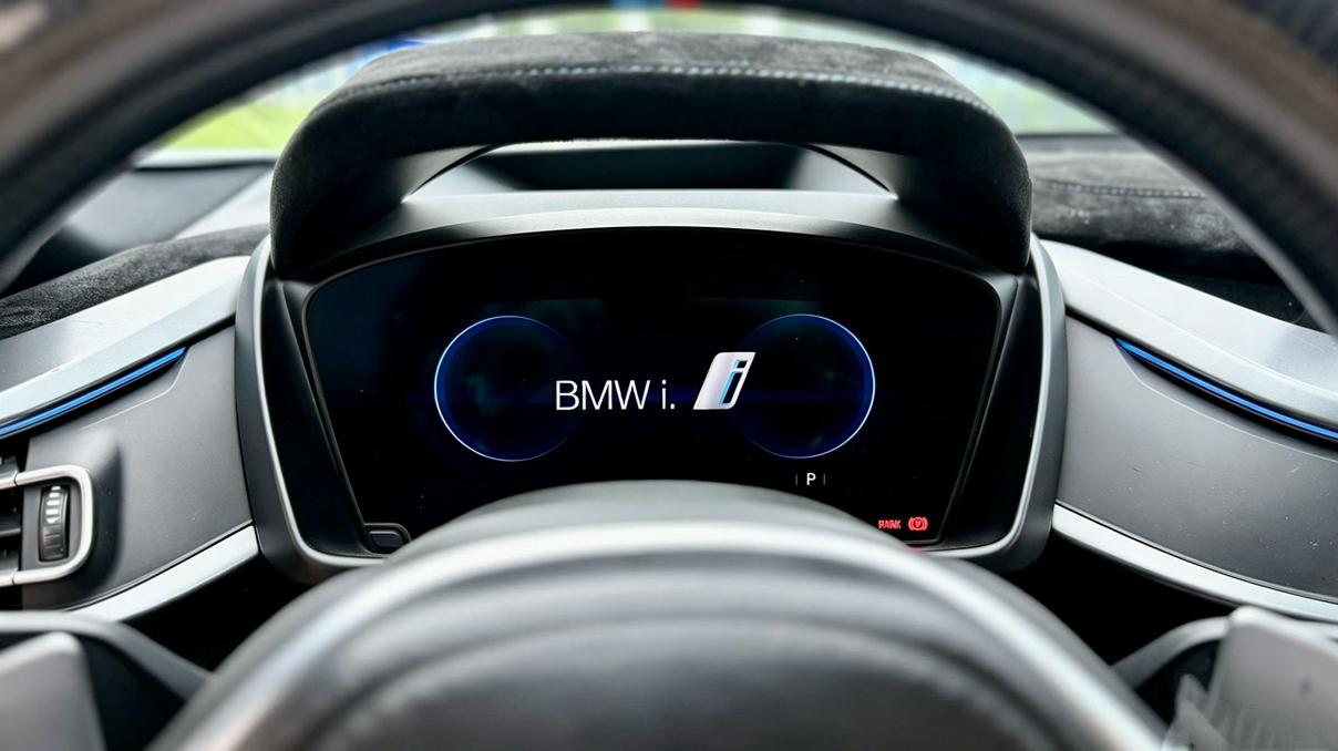 BMW i8 2014 thumb 6