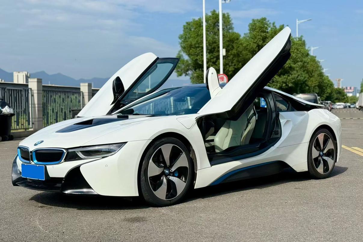 BMW i8 2014 thumb 8