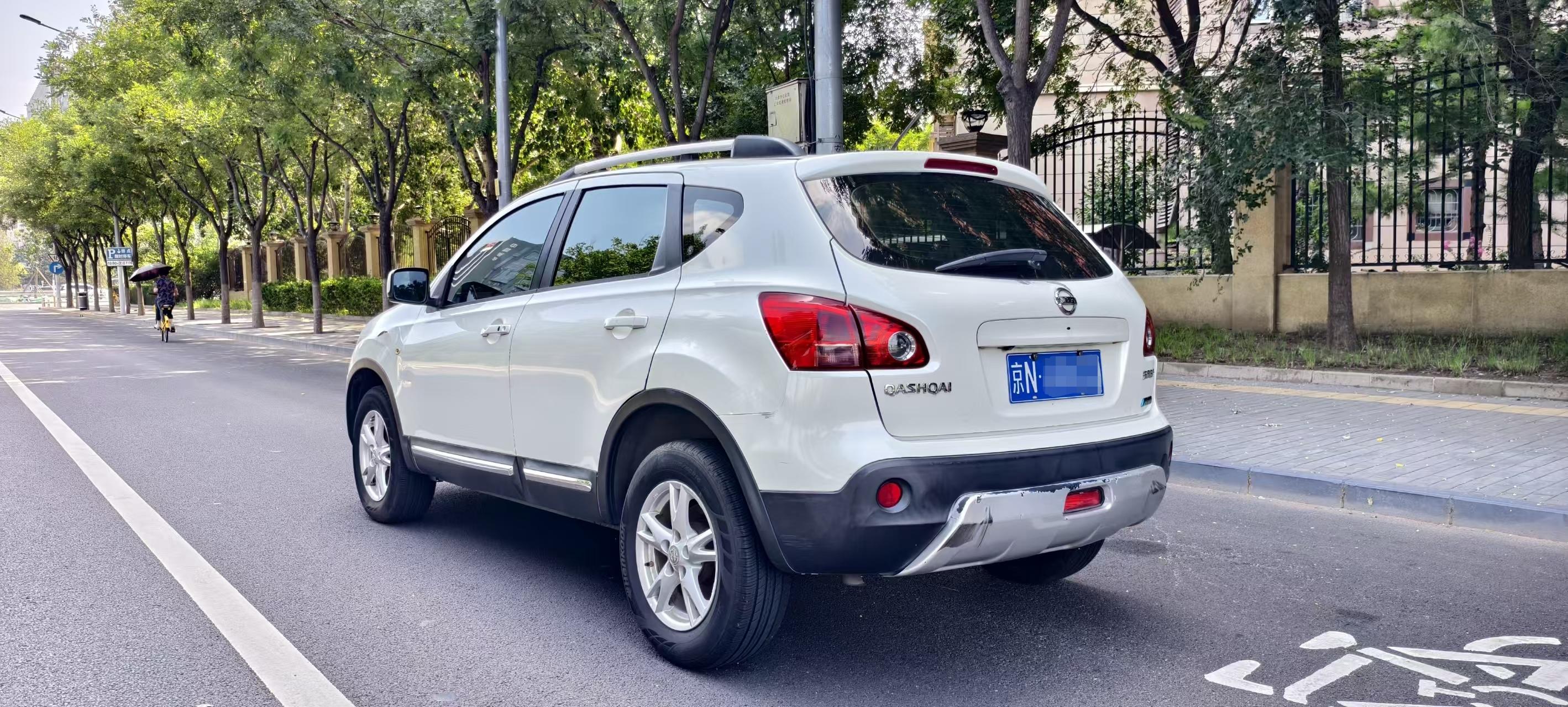 Nissan Qashqai+2 2011 thumb 2