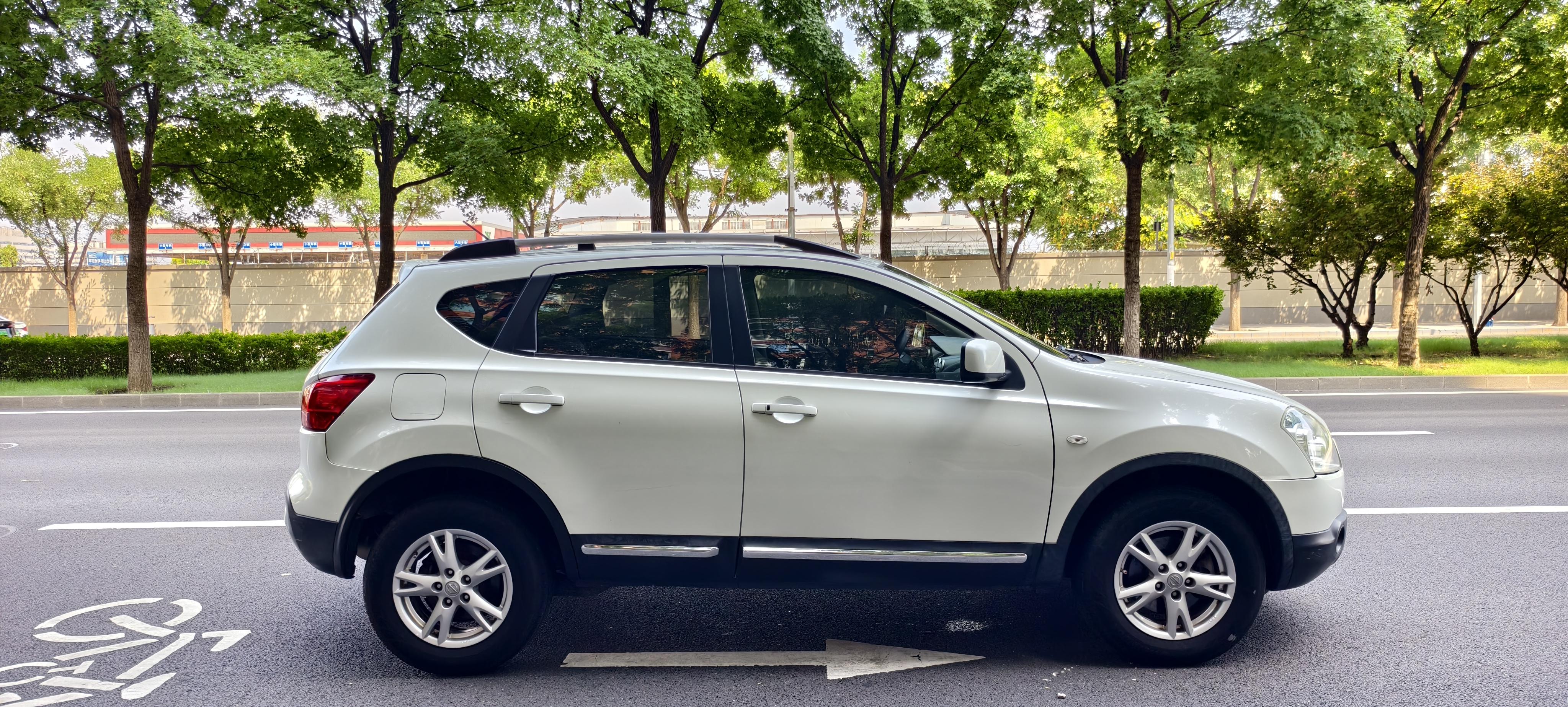 Nissan Qashqai+2 2011 thumb 5