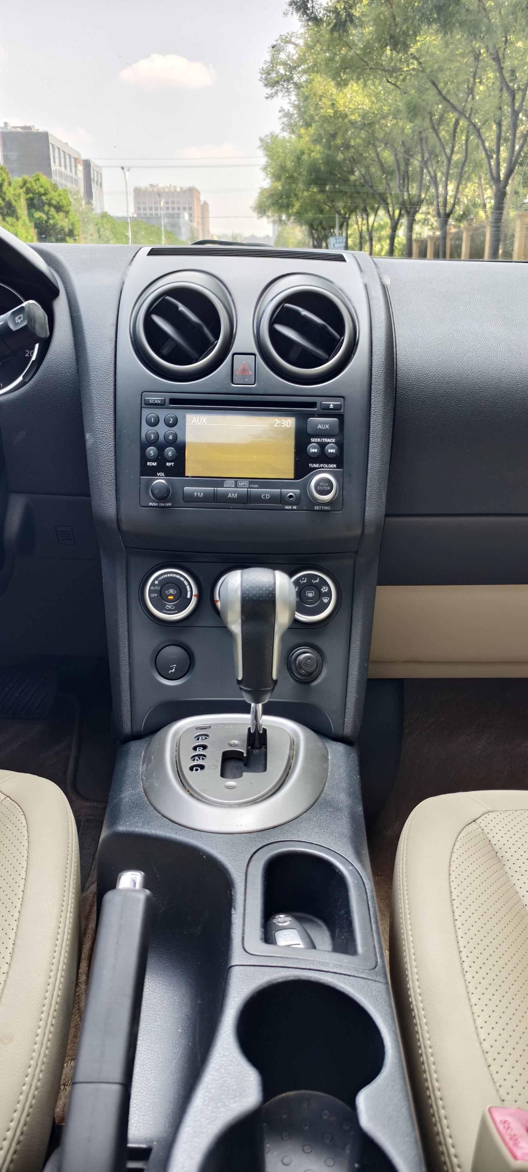 Nissan Qashqai+2 2011 thumb 6