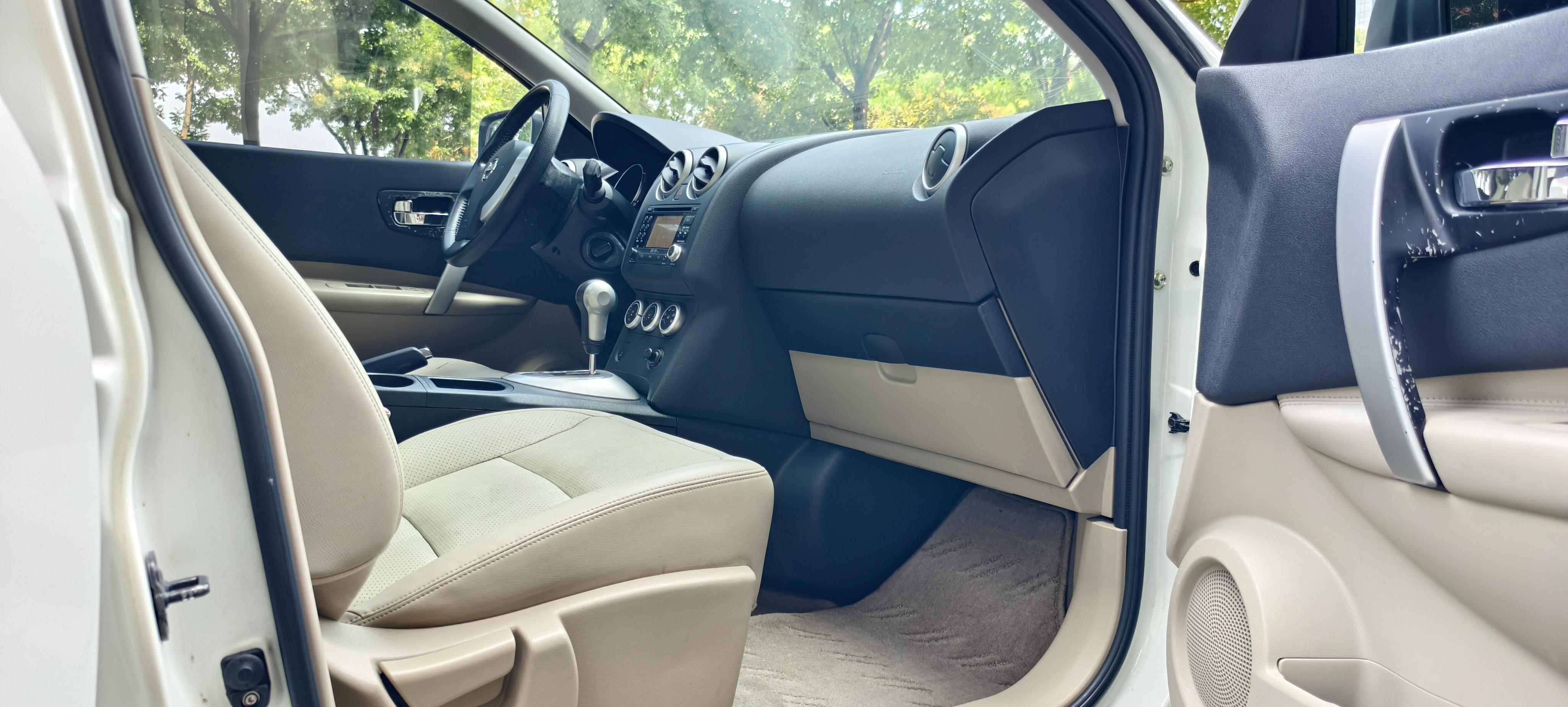 Nissan Qashqai+2 2011 thumb 8
