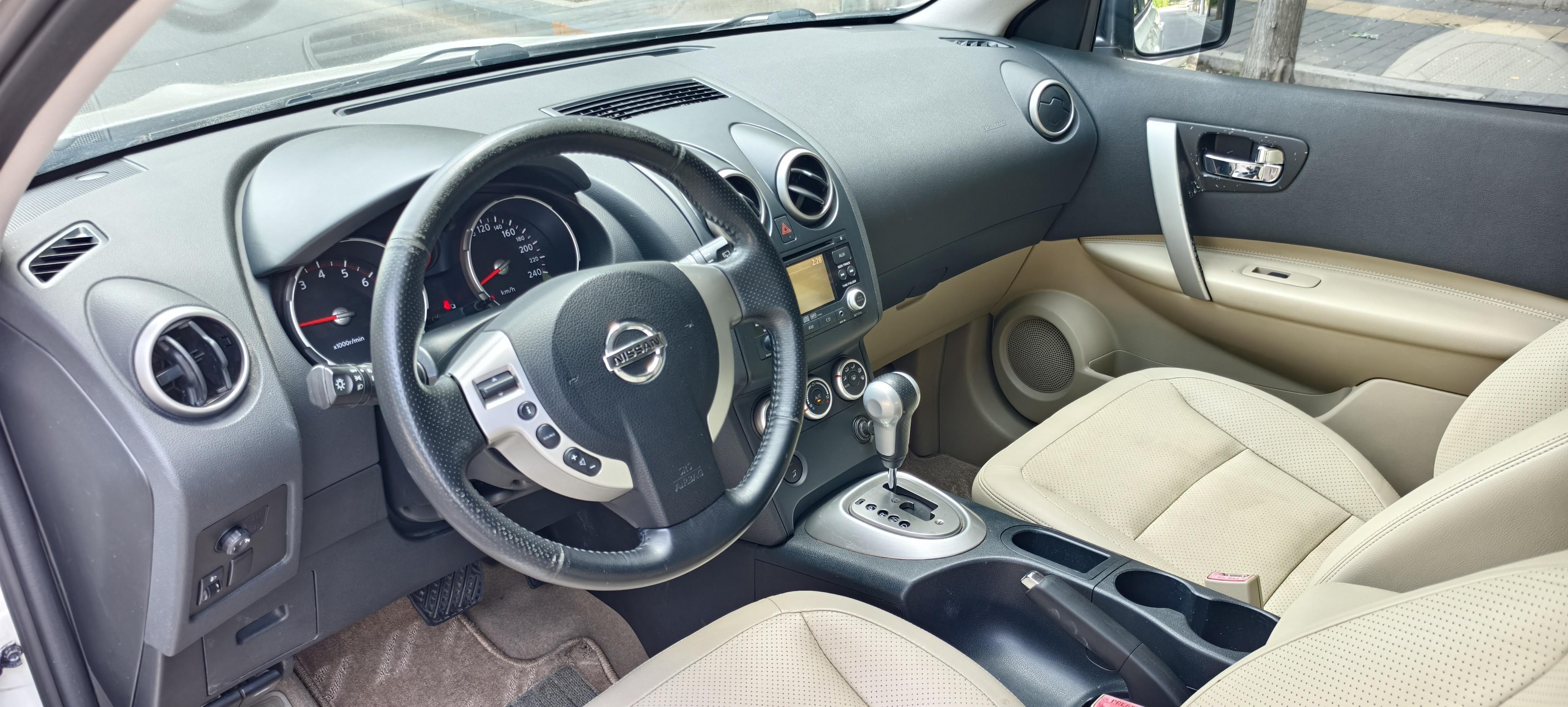 Nissan Qashqai+2 2011 thumb 12