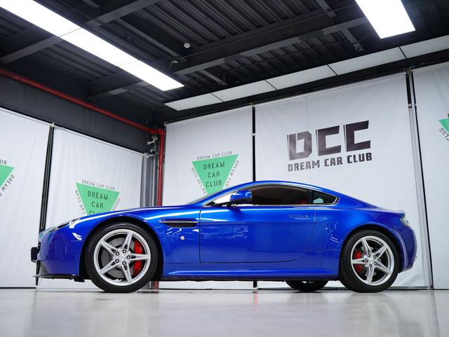 Aston Martin Vantage 4.0T V8 2012 thumb 2