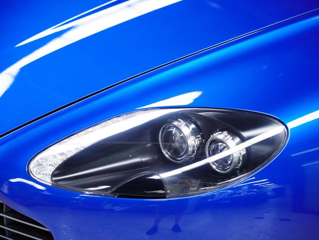 Aston Martin Vantage 4.0T V8 2012 thumb 7