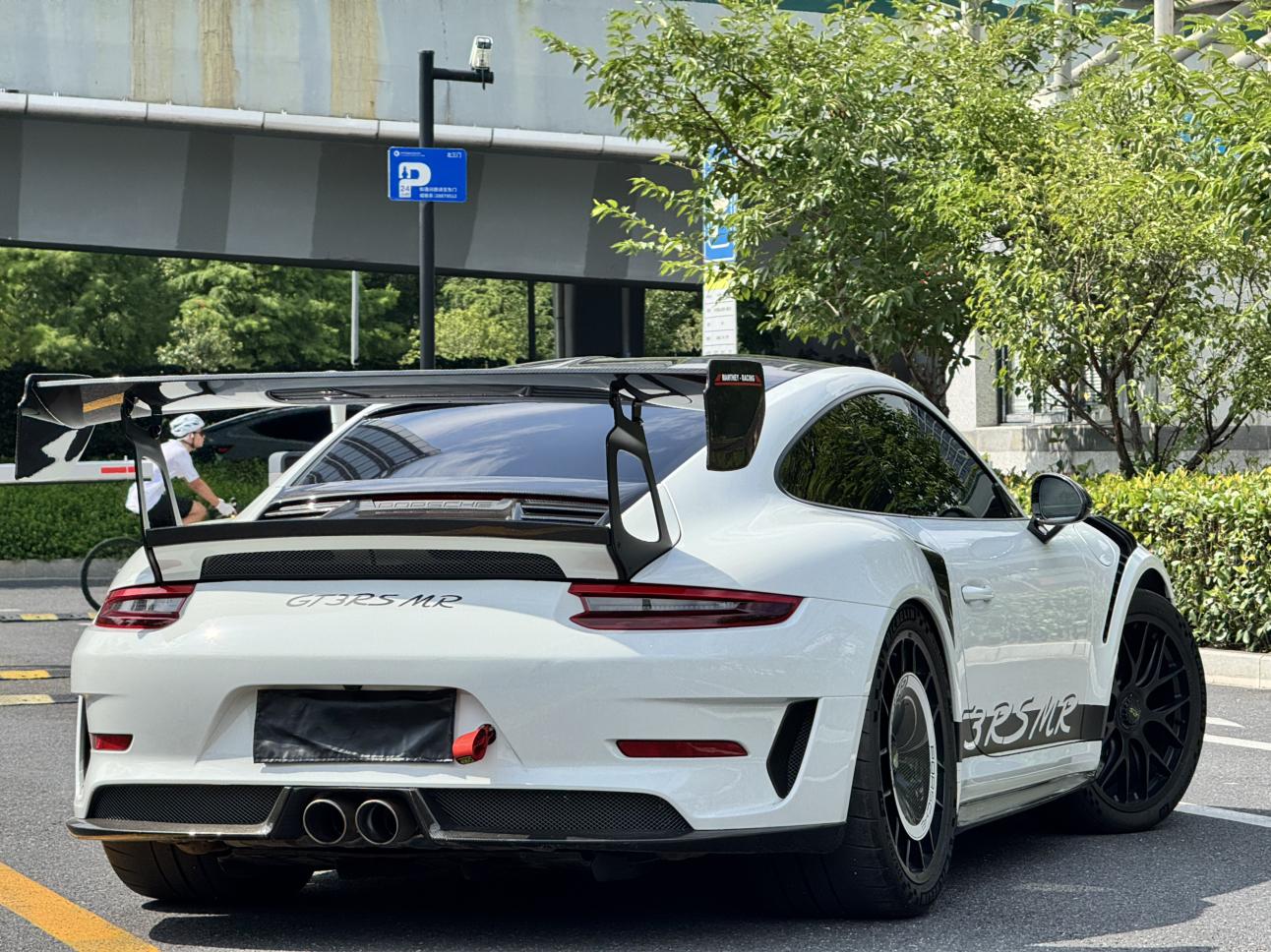 Porsche 911 2018 thumb 4