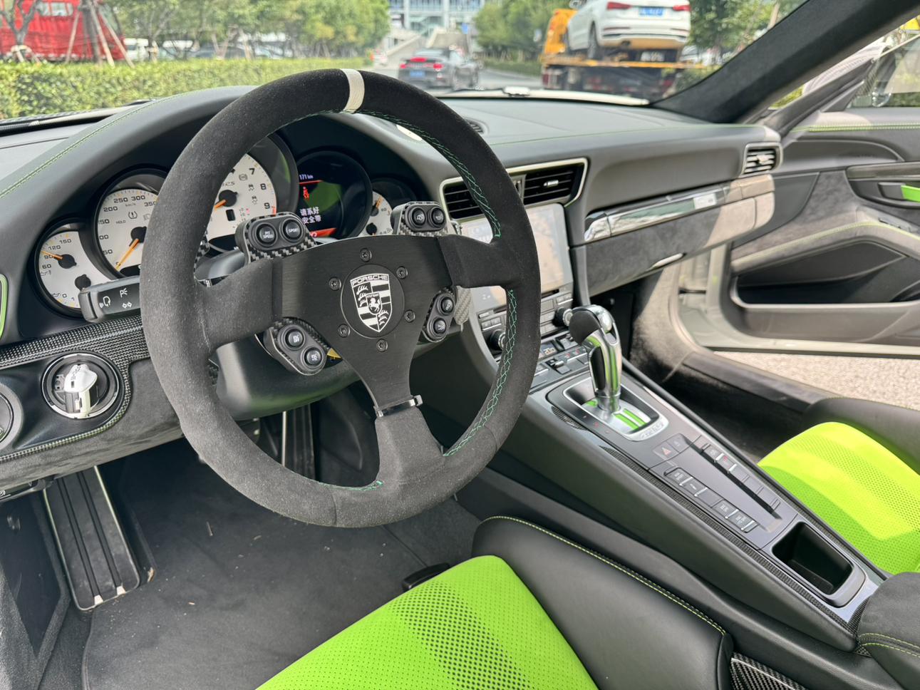 Porsche 911 2018 thumb 7