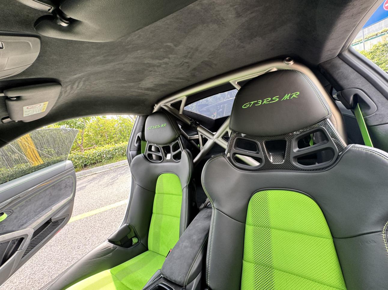Porsche 911 2018 thumb 10