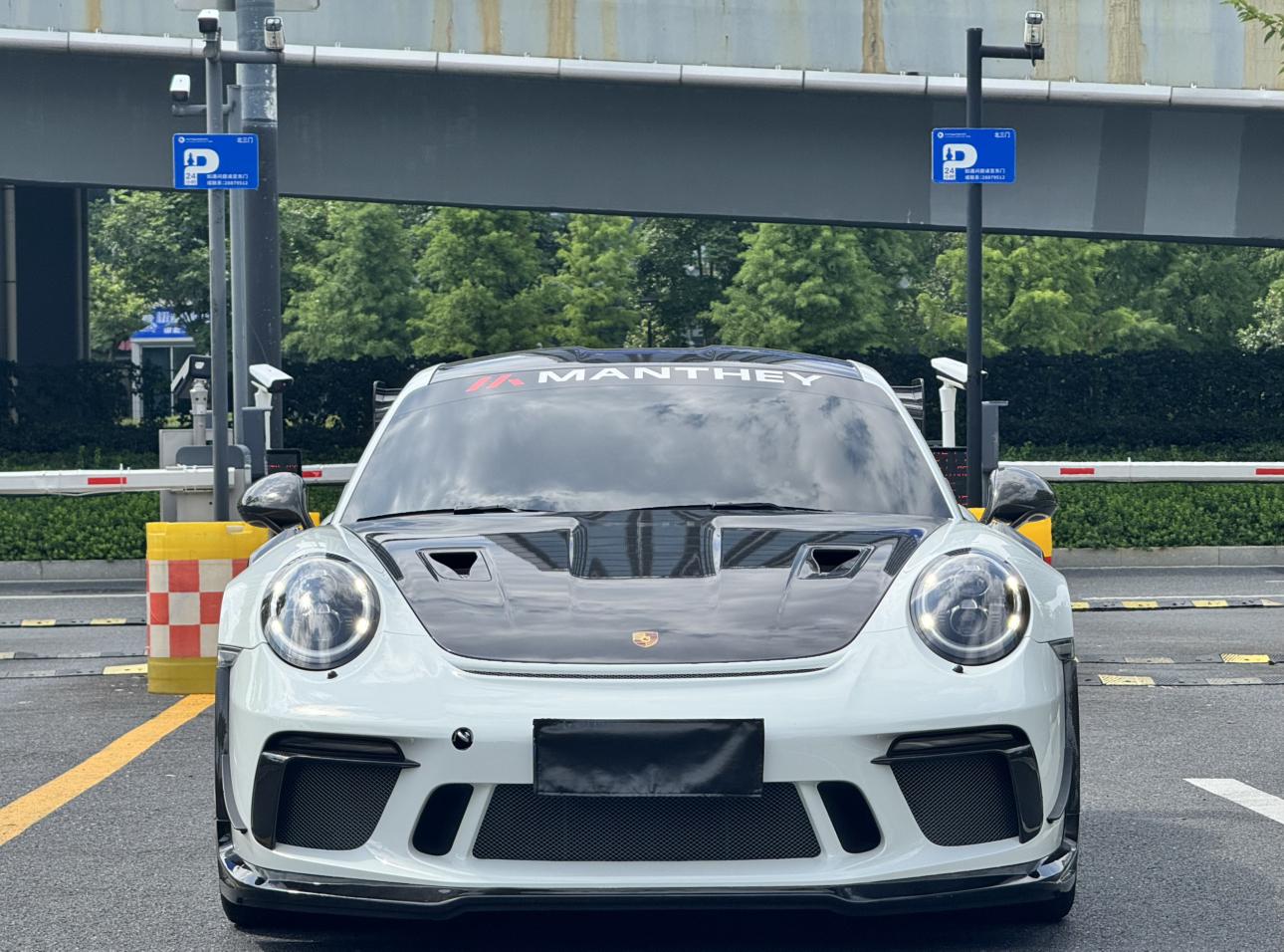 Porsche 911 2018 thumb 12