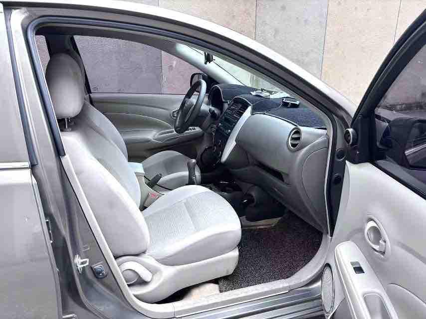 Nissan Sunny 2015 thumb 7