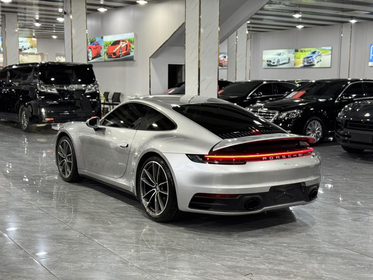 Porsche 911 2023 thumb 2