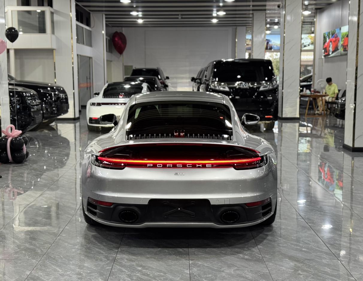Porsche 911 2023 thumb 3