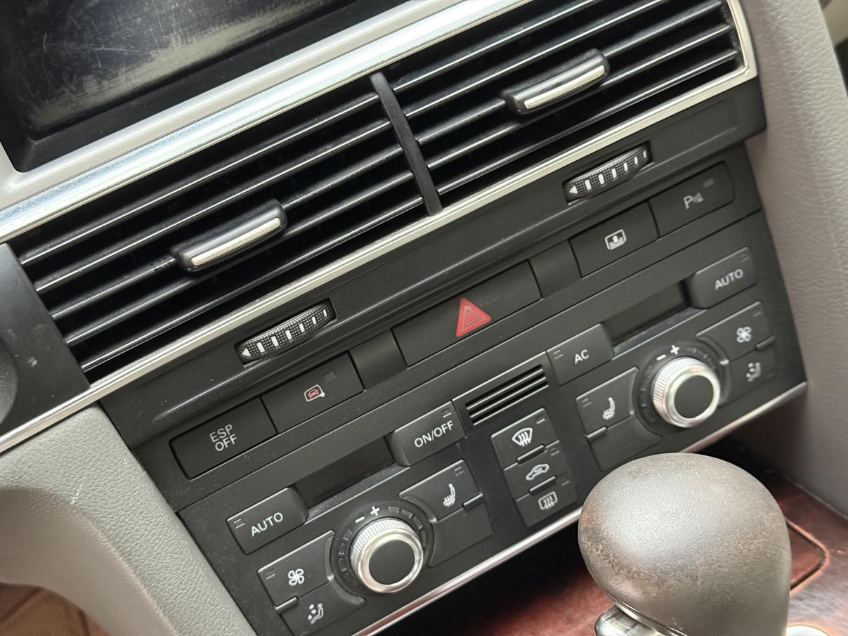 Audi A6 2011 thumb 7