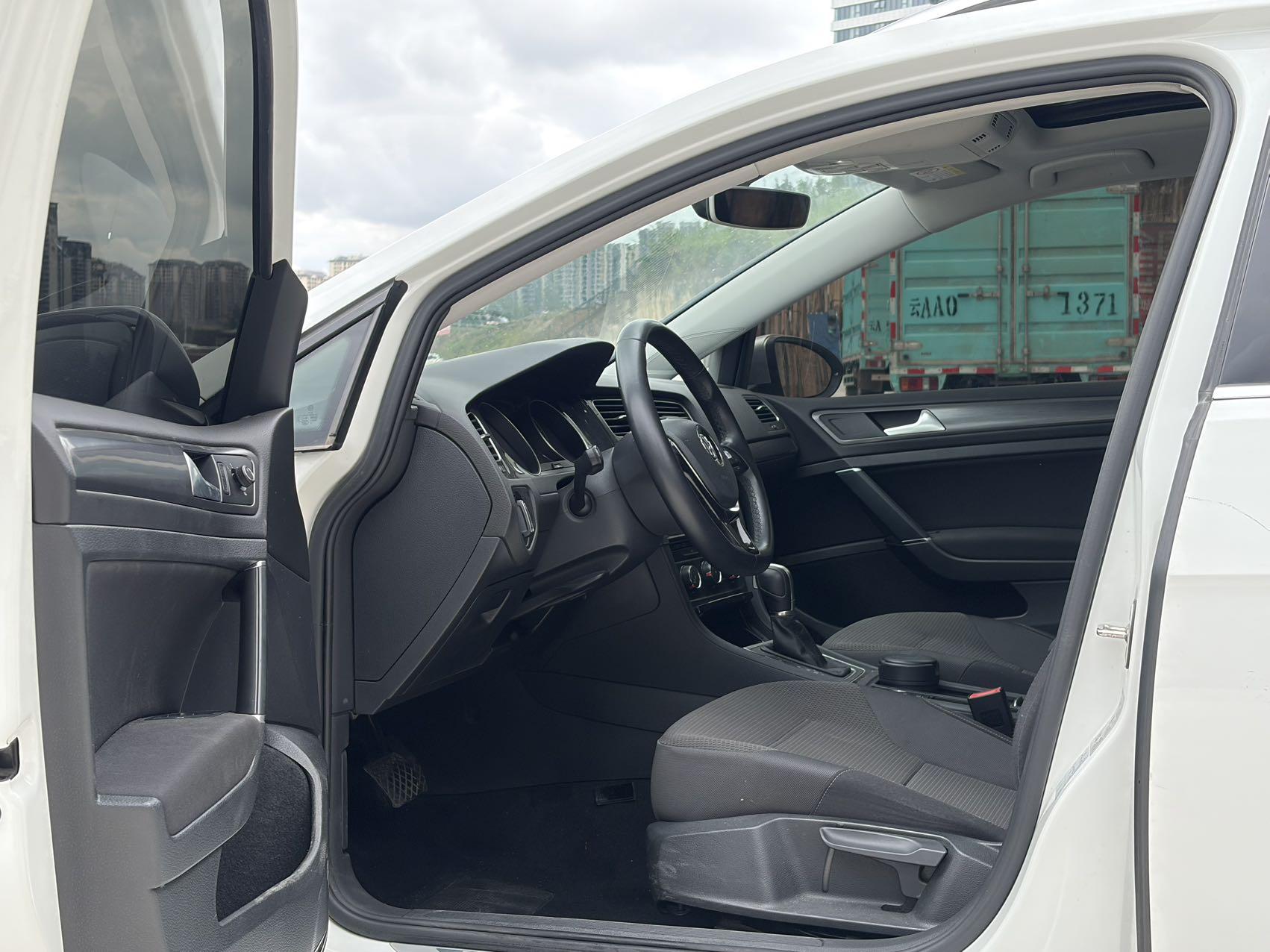 Volkswagen Golf 2019 thumb 6