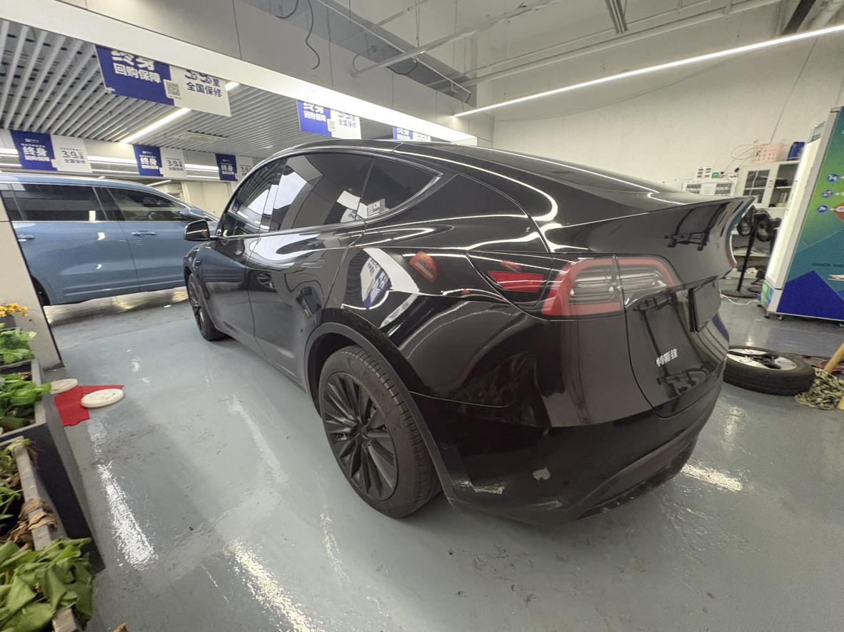 Tesla Model Y 2022 thumb 2