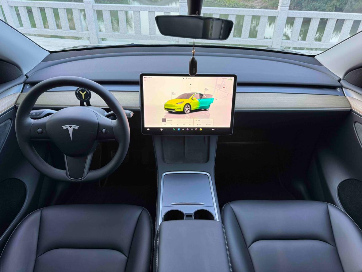 Tesla Model Y 2023 thumb 3