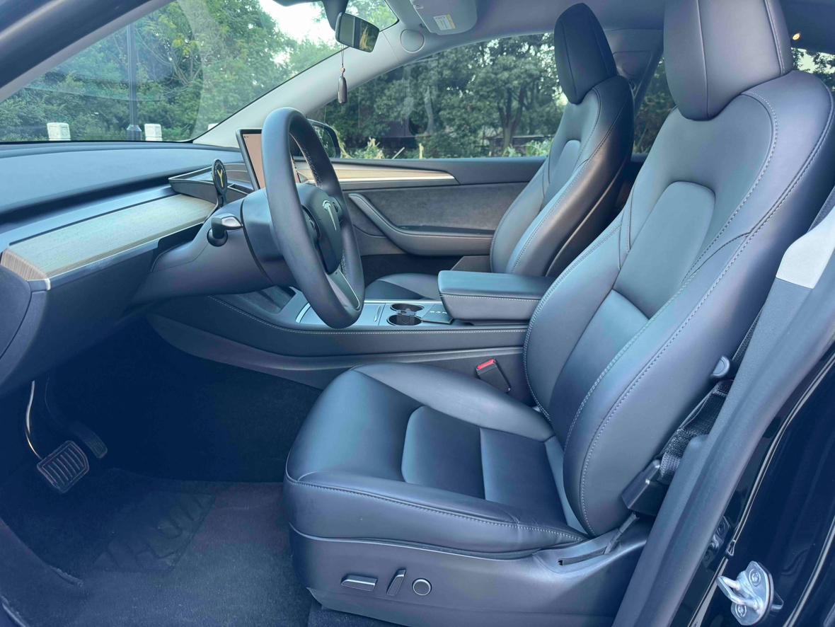 Tesla Model Y 2023 thumb 7