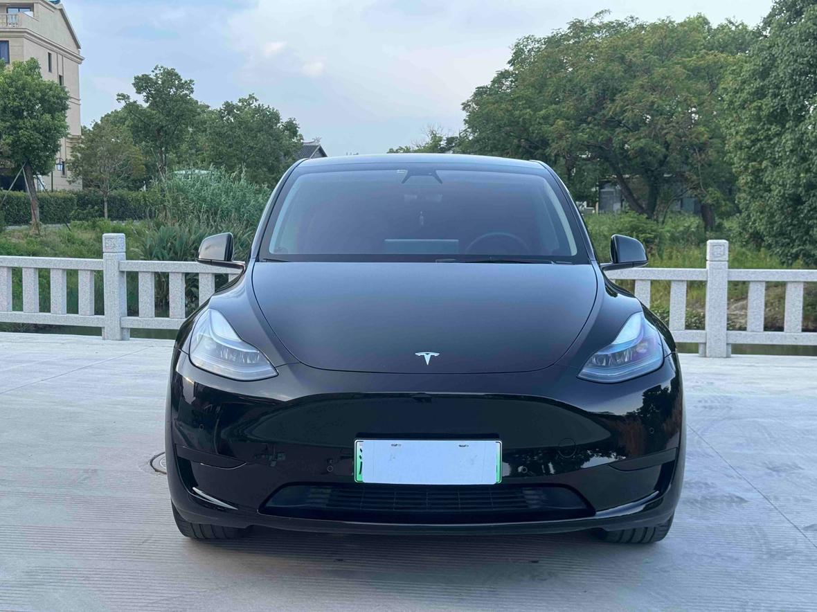 Tesla Model Y 2023 thumb 9