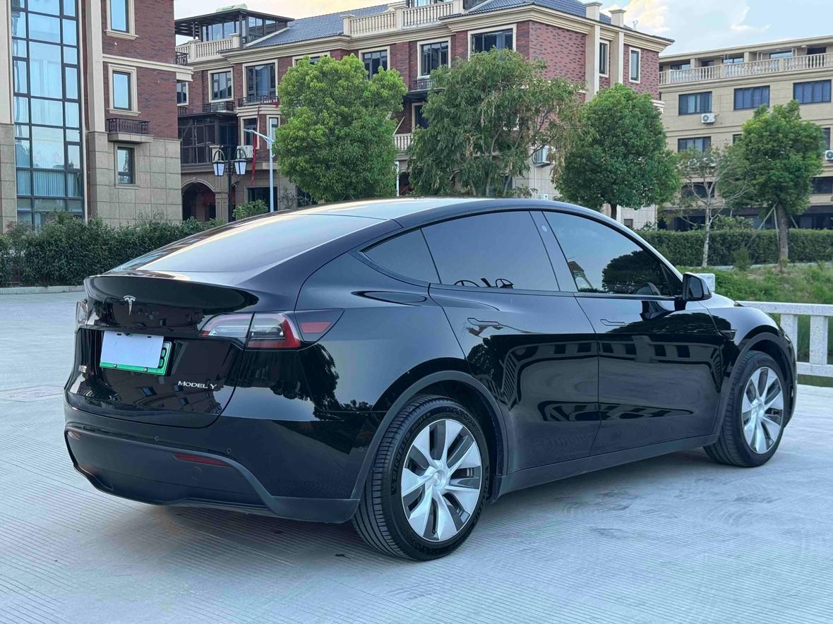 Tesla Model Y 2023 thumb 11
