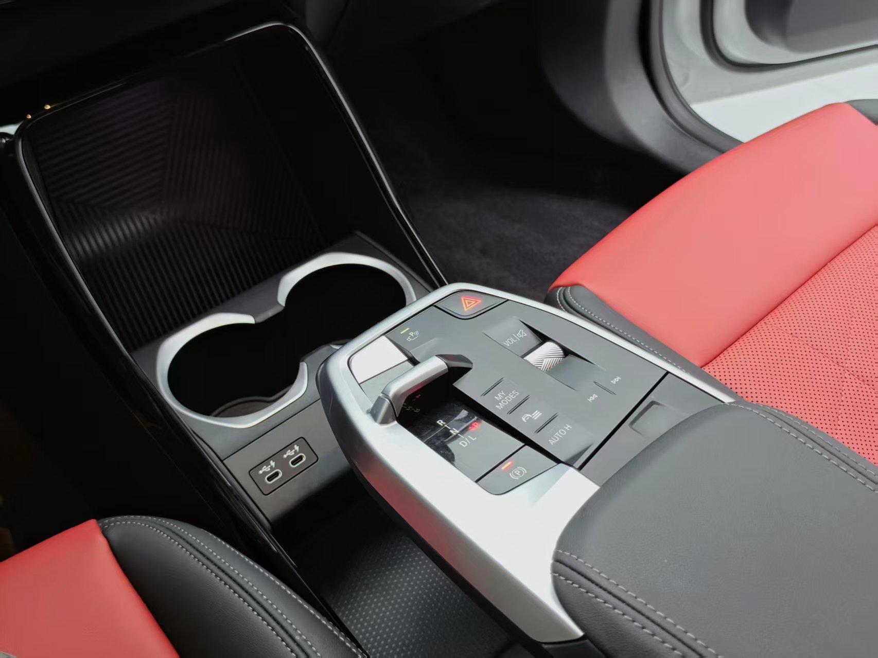 BMW X1 2023 thumb 11