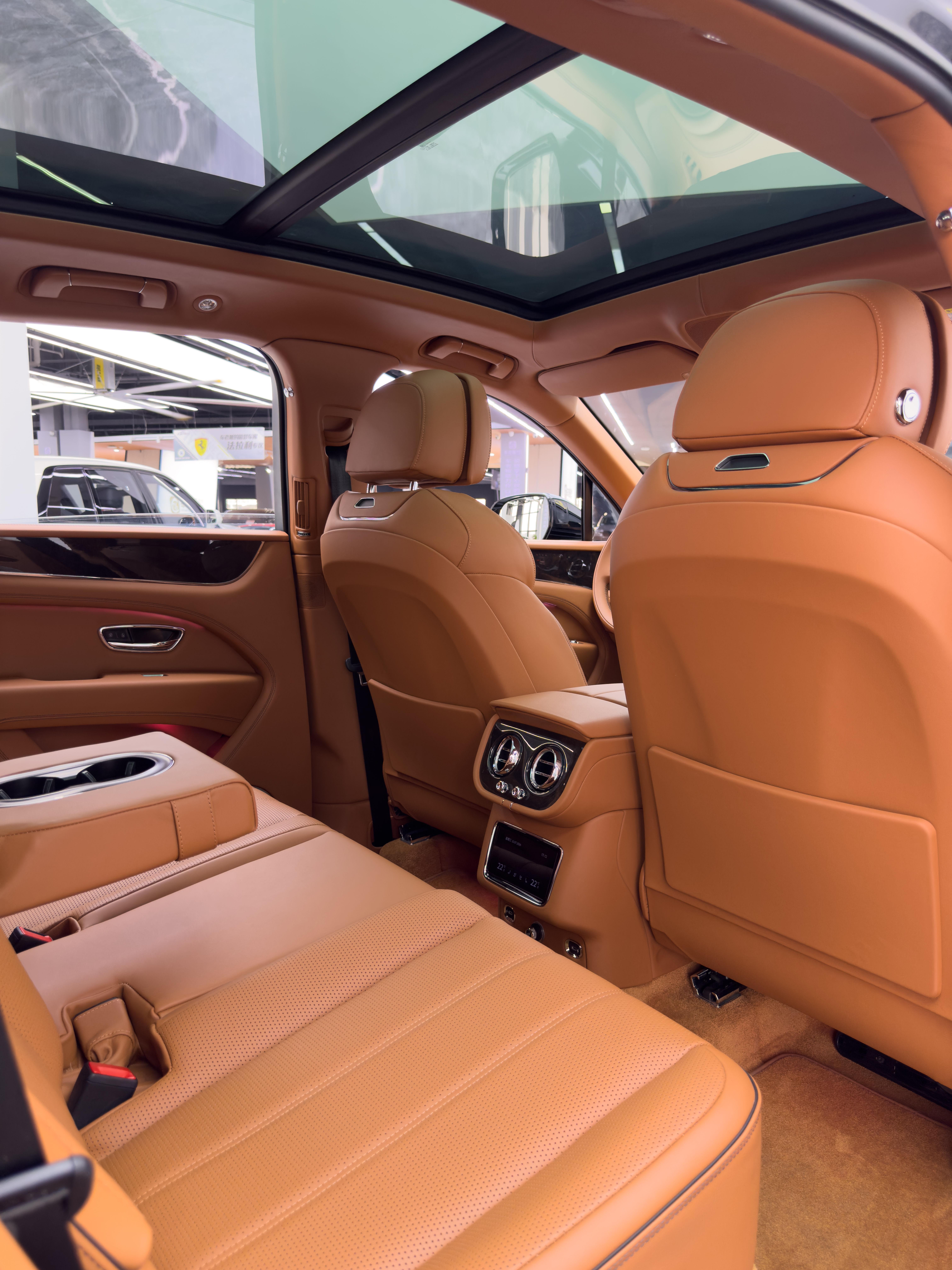 Bentley Tian Yue 2022 thumb 9