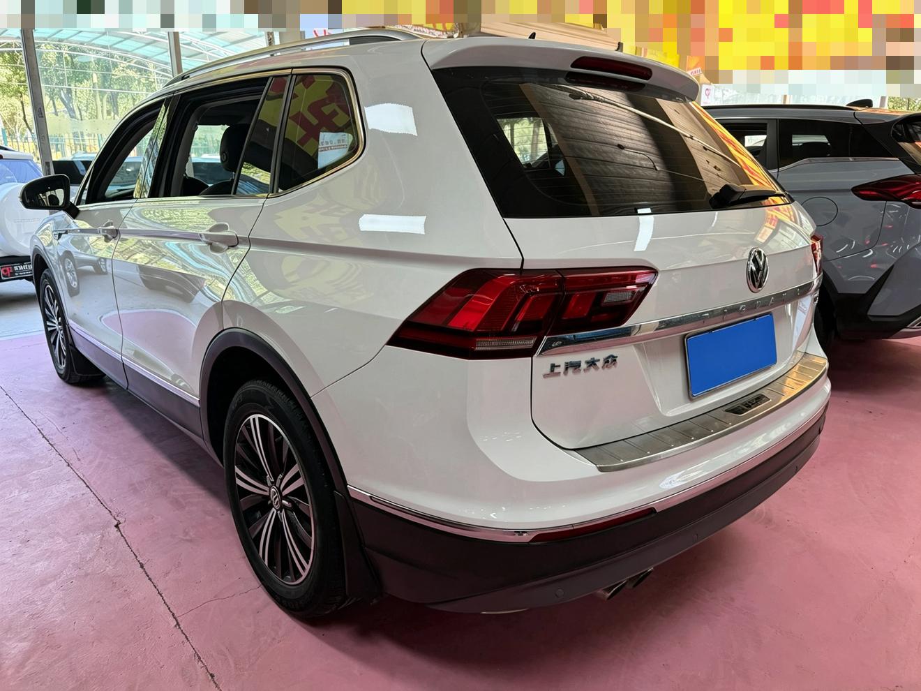 Volkswagen Tiguan 2019 thumb 2