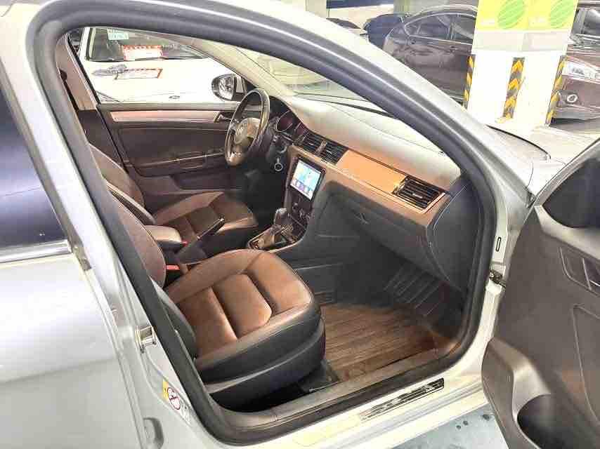 Volkswagen Bora 2013 thumb 4
