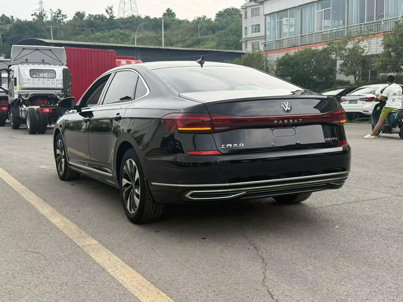 Volkswagen Passat (North America and China) 2023 thumb 2