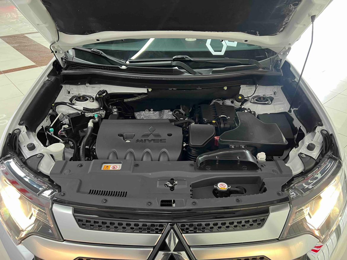 Mitsubishi Outlander 2021 thumb 5