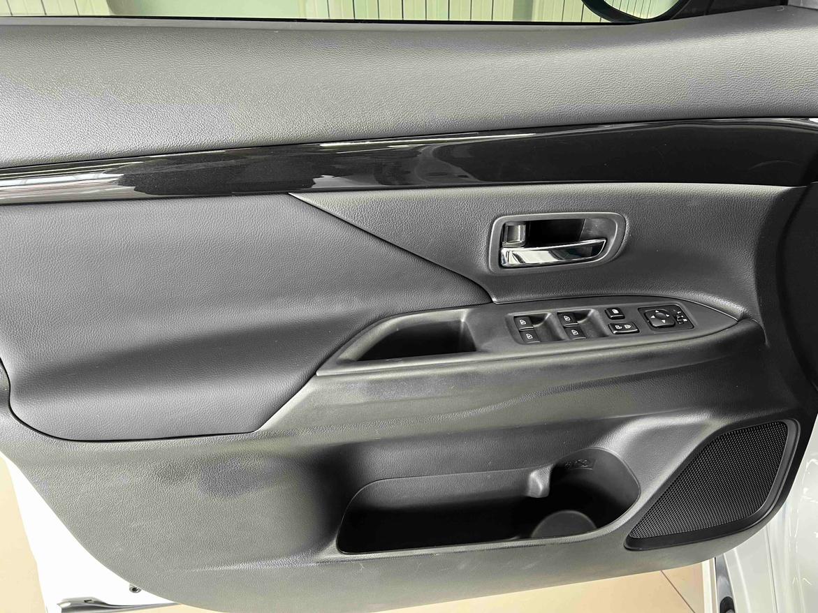 Mitsubishi Outlander 2021 thumb 6