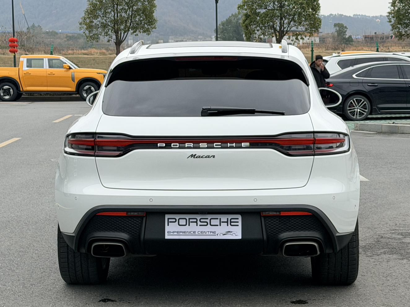 Porsche Macan 2023 thumb 3