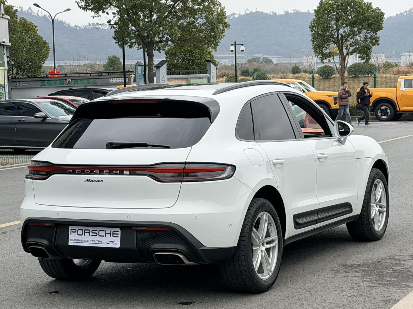 Porsche Macan 2023 thumb 4