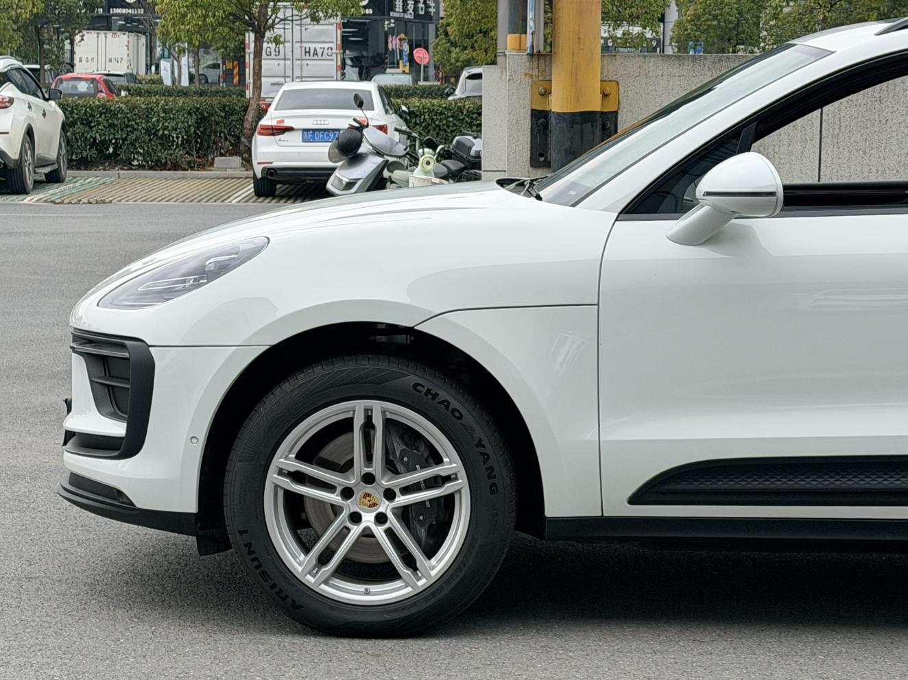 Porsche Macan 2023 thumb 6