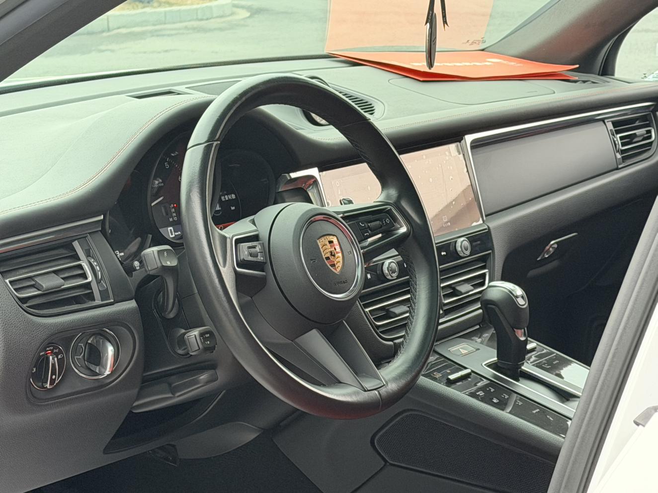 Porsche Macan 2023 thumb 9