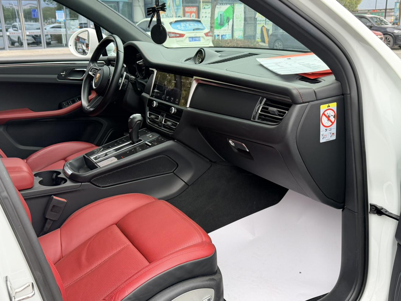 Porsche Macan 2023 thumb 10