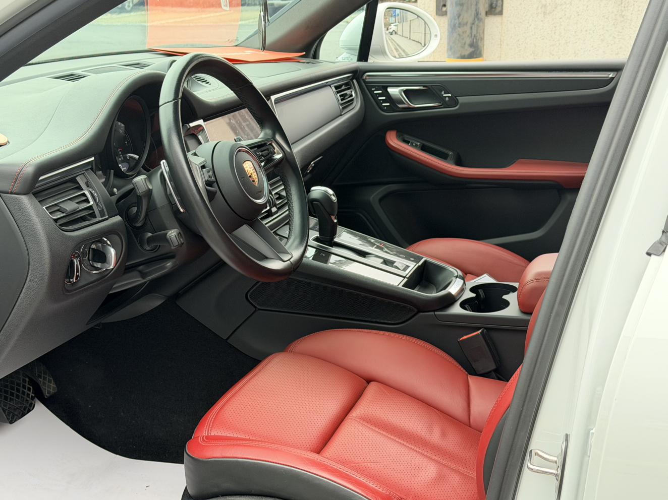 Porsche Macan 2023 thumb 11