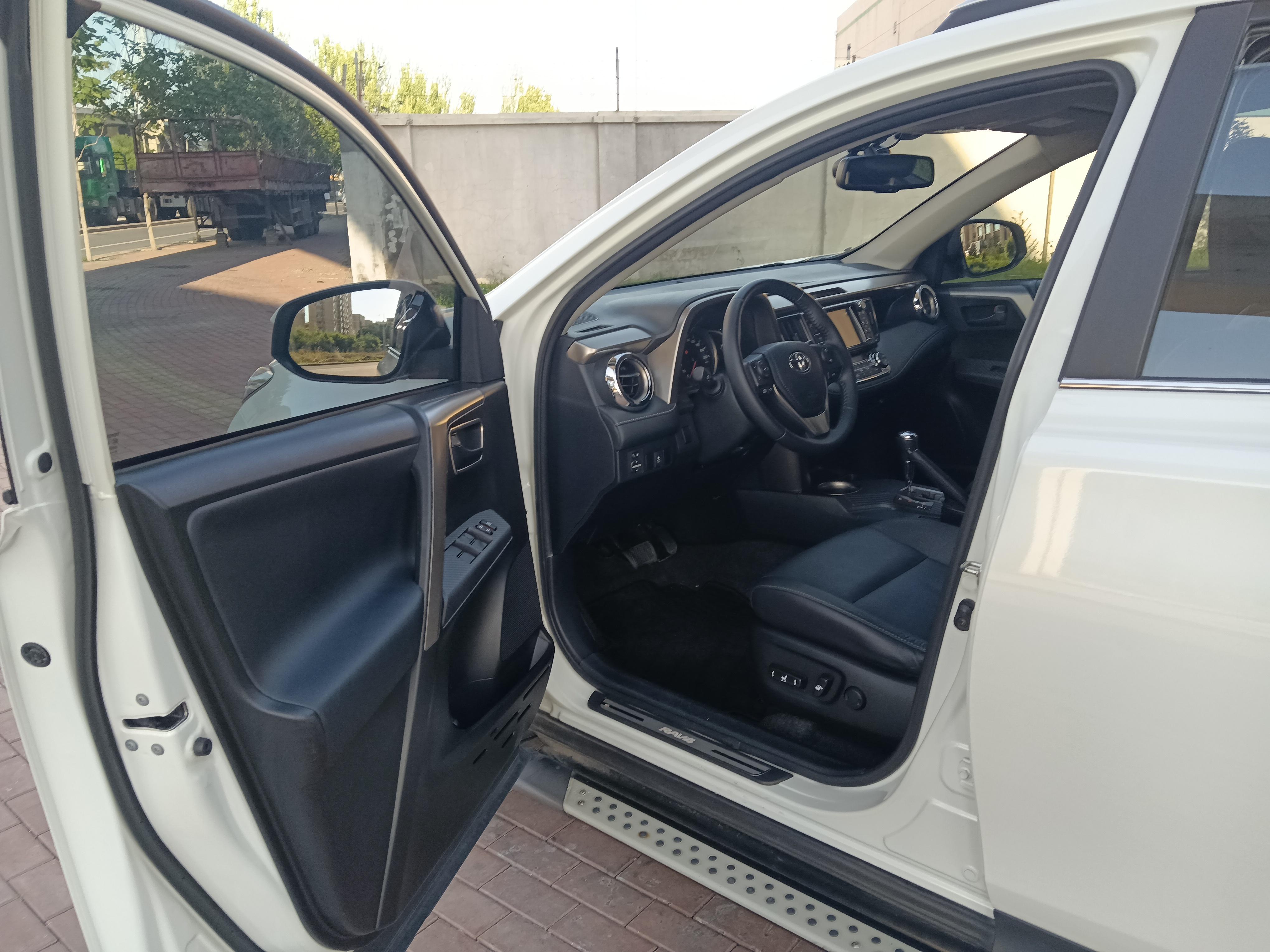 Toyota RAV4 2015 thumb 8