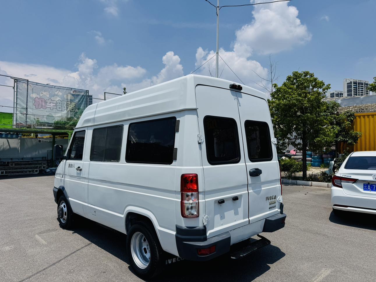 Iveco Yi Wei Ke De Yi 2020 thumb 2
