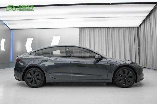 Tesla Model 3 2025 thumb 5