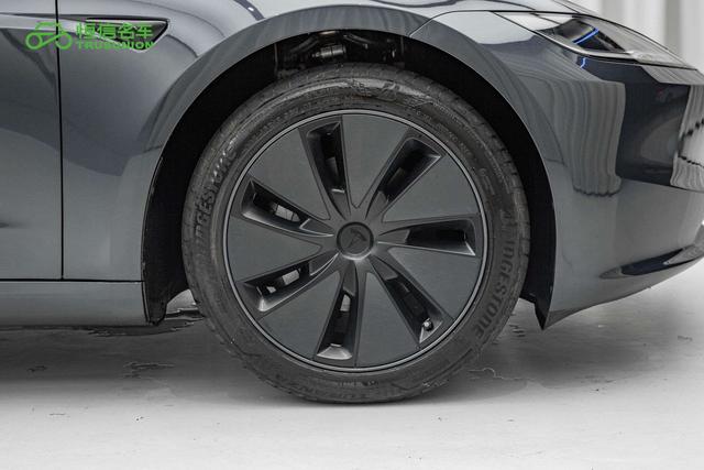 Tesla Model 3 2025 thumb 7