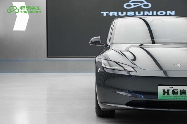 Tesla Model 3 2025 thumb 8