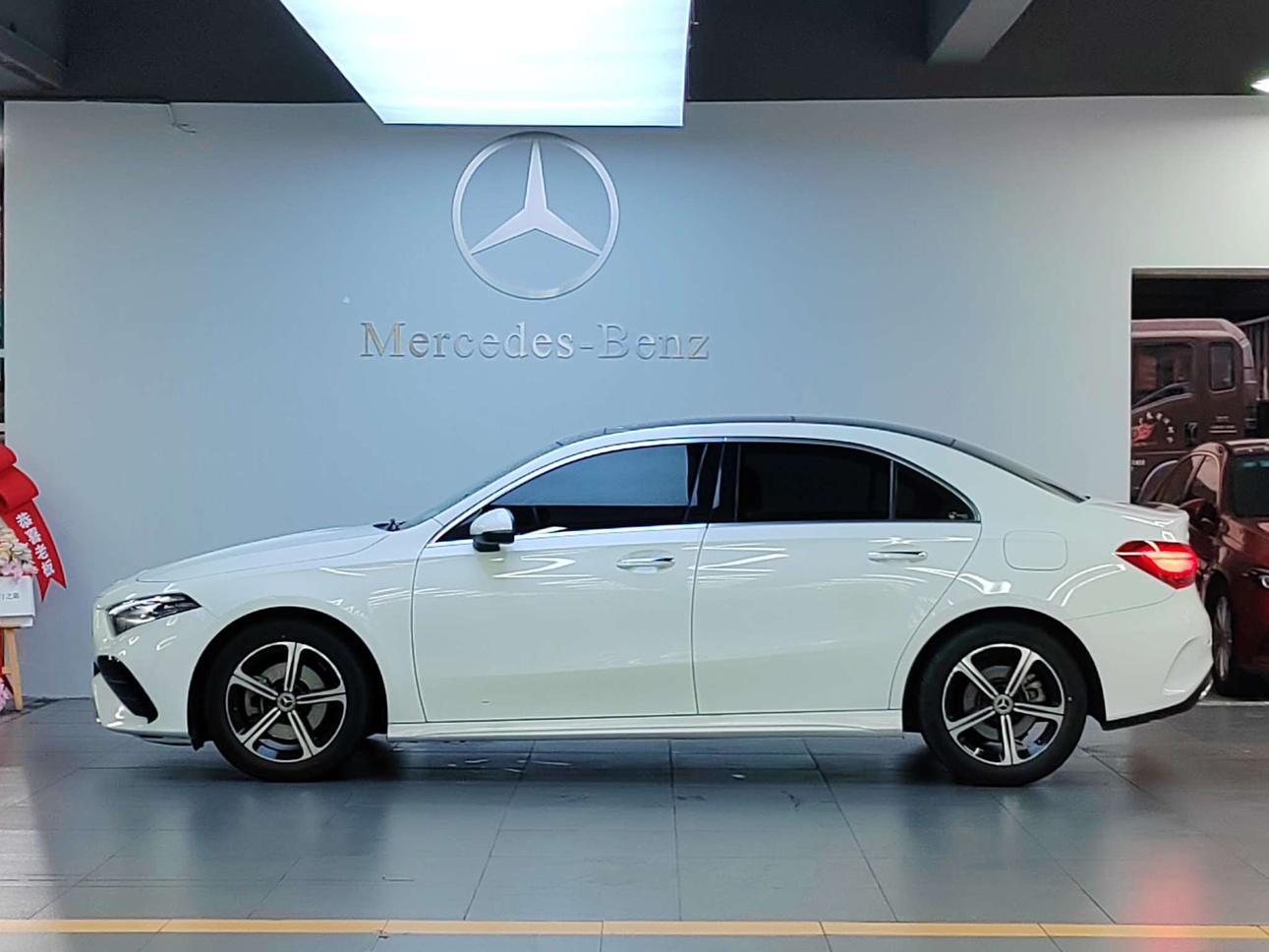 Mercedes-Benz A-Класс 2023 thumb 2