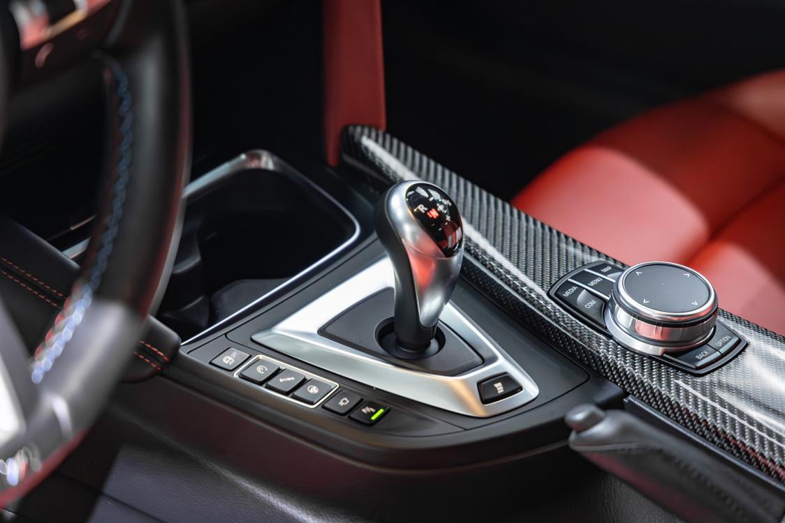 BMW M4 2017 thumb 6
