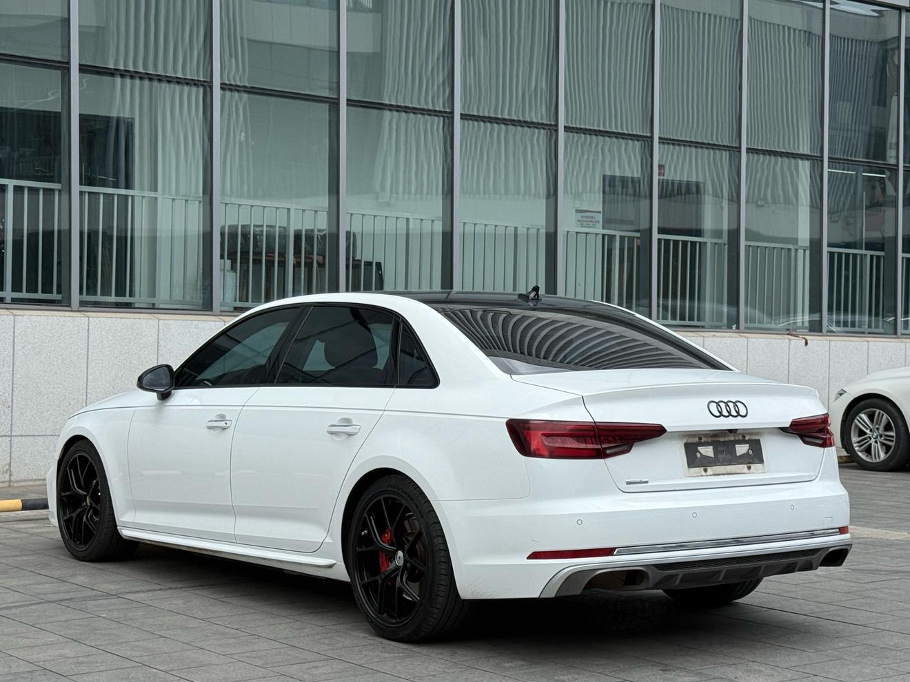 Audi A4 2019 thumb 2