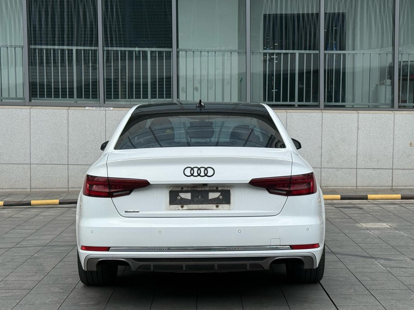 Audi A4 2019 thumb 3